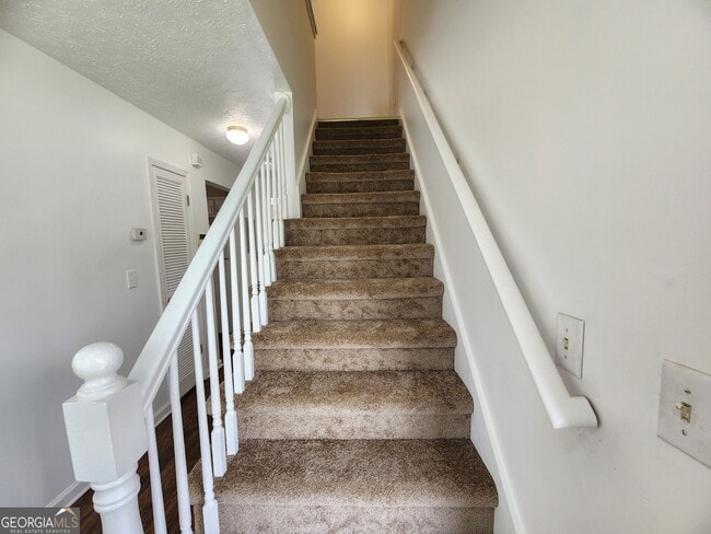 Building Photo - 5960 Batson Ct