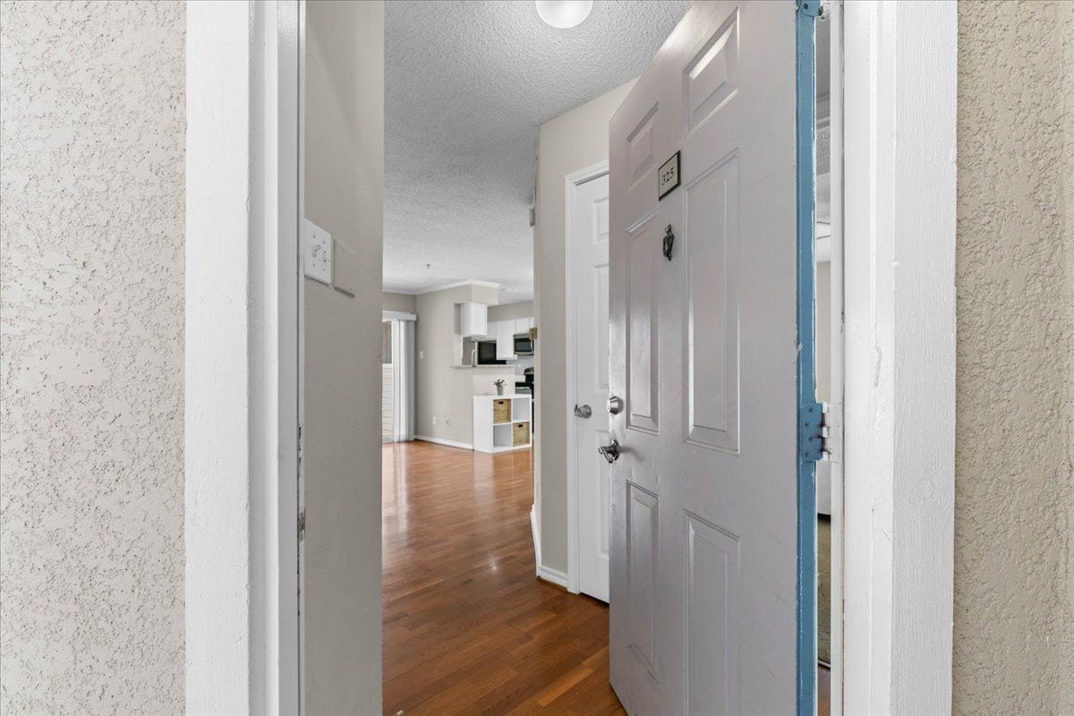 Building Photo - 1524 Lincoln Way