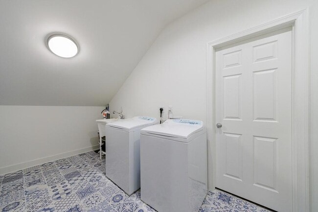 Building Photo - 25 Asheworth Ct NW