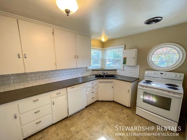 Building Photo - 1790 Mill St