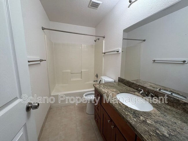 Building Photo - 1687 Highland Cir