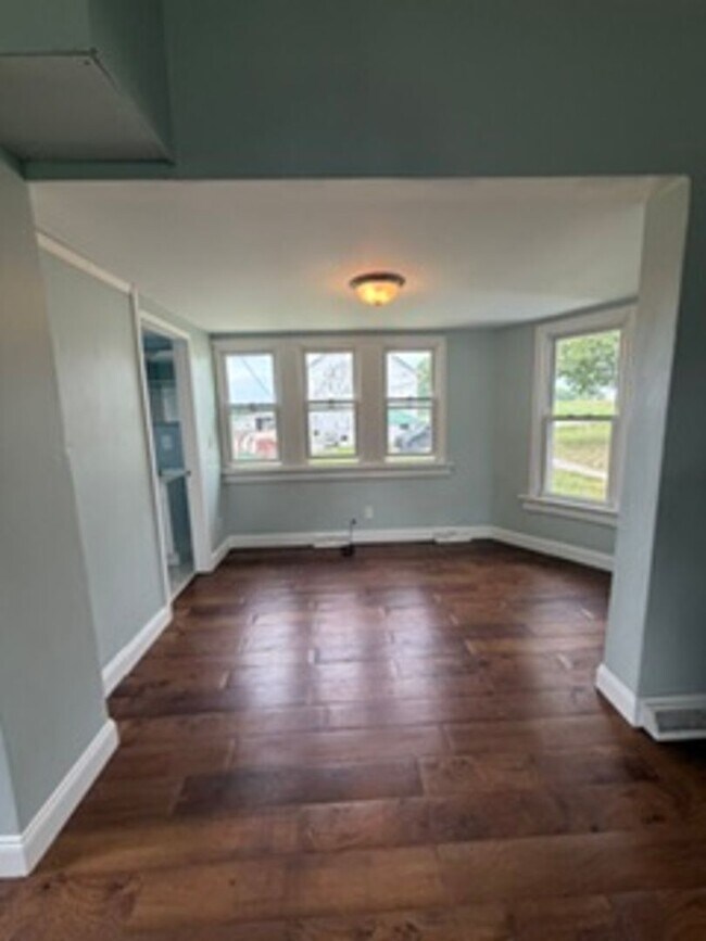 Building Photo - Three bedroom home