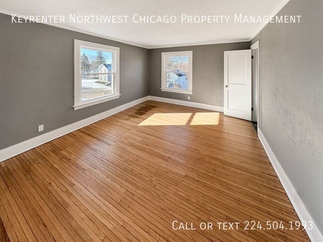 Building Photo - 471 Center St