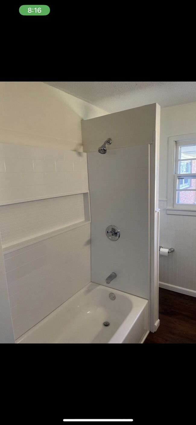 Shared Shower/Tub - 5426 9th St