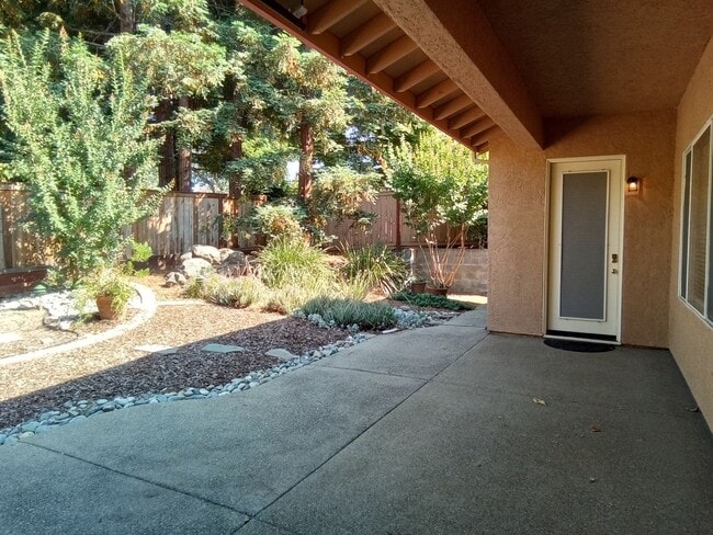 Building Photo - Gated: Single Story Heritage Oaks 3 Bedroom Plus Office/Den 3 Car Garage with lots of built in fo...