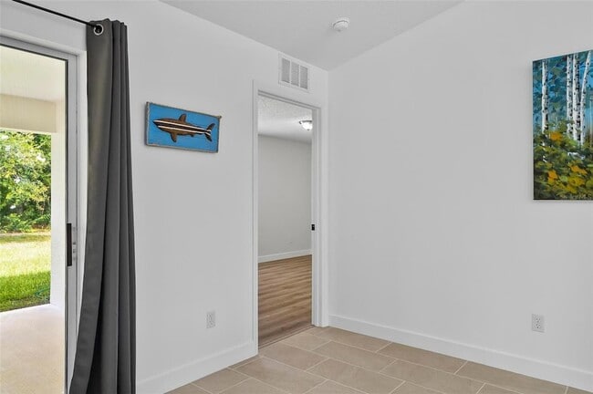 Building Photo - 64 Radcliffe Dr