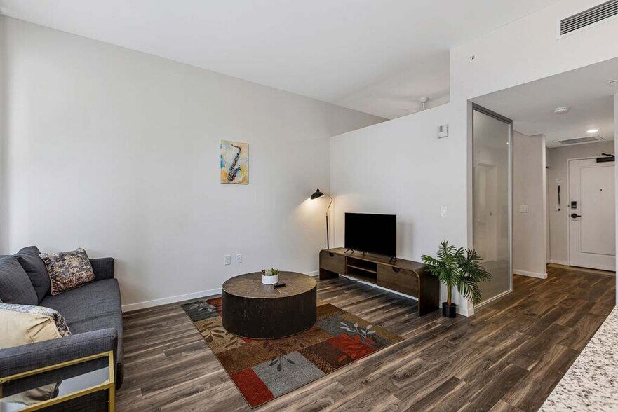 Building Photo - 9-JAN-JAN E 4th St