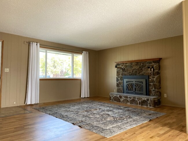 Building Photo - Goldendale Home for Rent