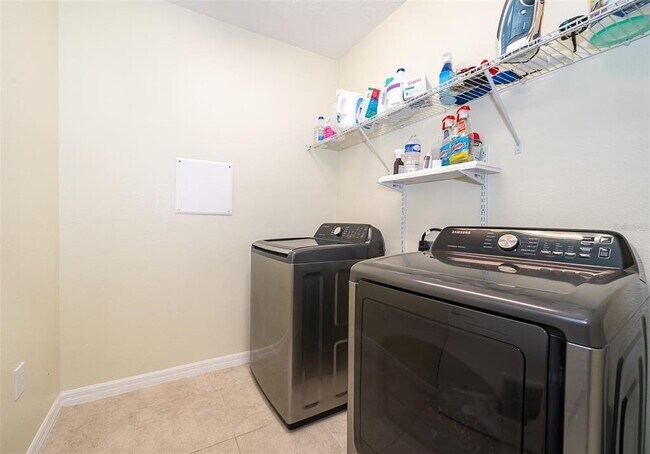 Building Photo - 2630 Summerland Way
