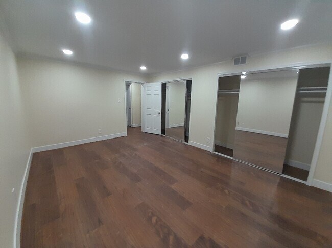 Building Photo - 6036 Westchester Park Dr