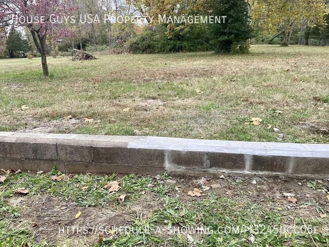 Building Photo - 5400 NE 49th St
