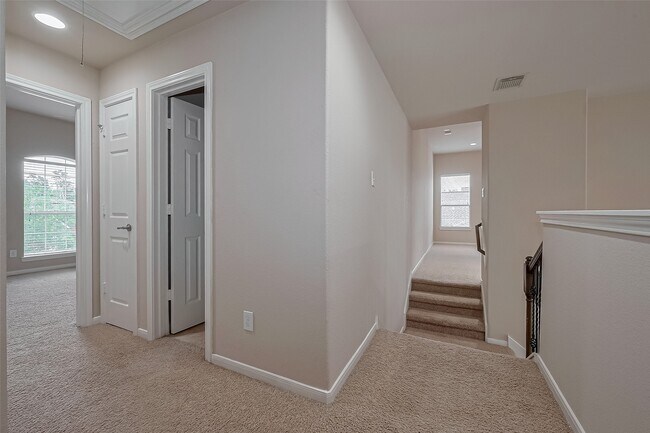 Building Photo - 15 Wenoah Pl