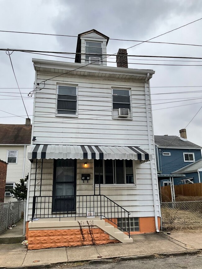 Primary Photo - Vibrant 3-Bedroom 2 bath Home in Garfield.