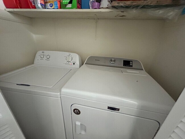 Building Photo - Spacious 3BD/2BA townhome near NCSU available in August 2026!