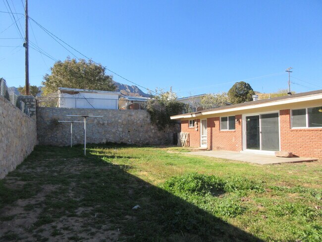 Building Photo - 3302 Zircon Dr