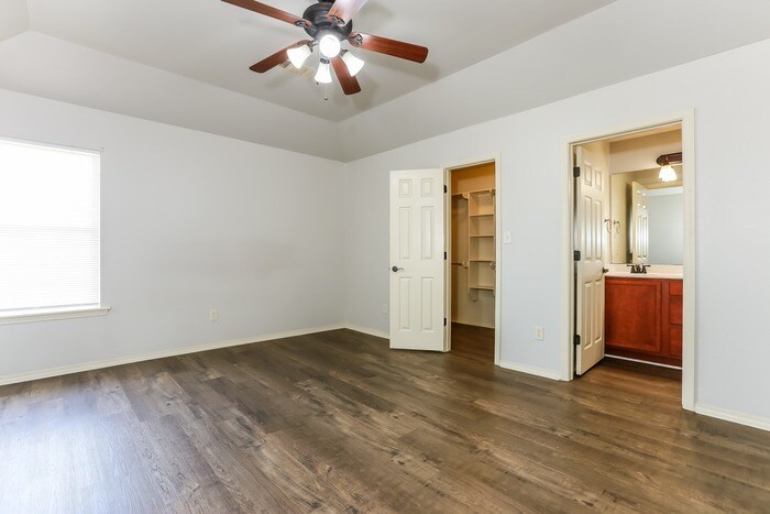 Building Photo - 12201 Amaranth Dr