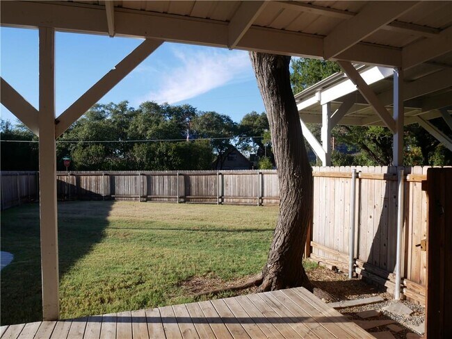 Building Photo - 16216 Stewart Rd