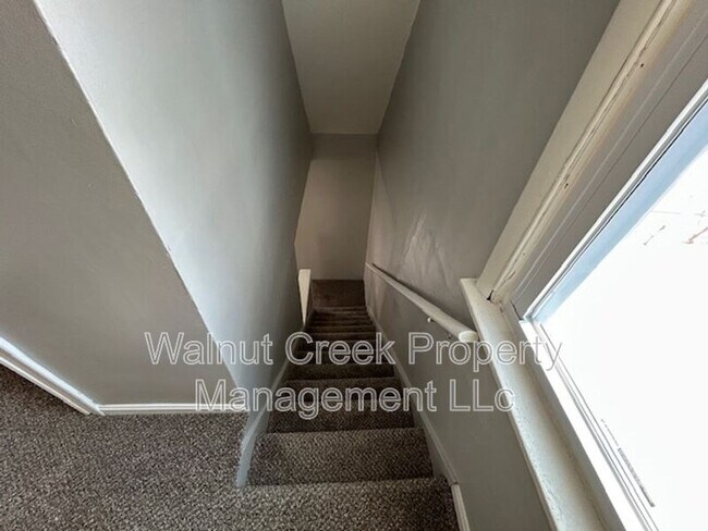 Building Photo - 939 W 22nd St