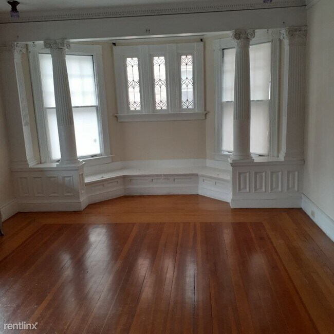 Building Photo - 3 br, 1 bath Apartment - 19-21 Beechwood Ave