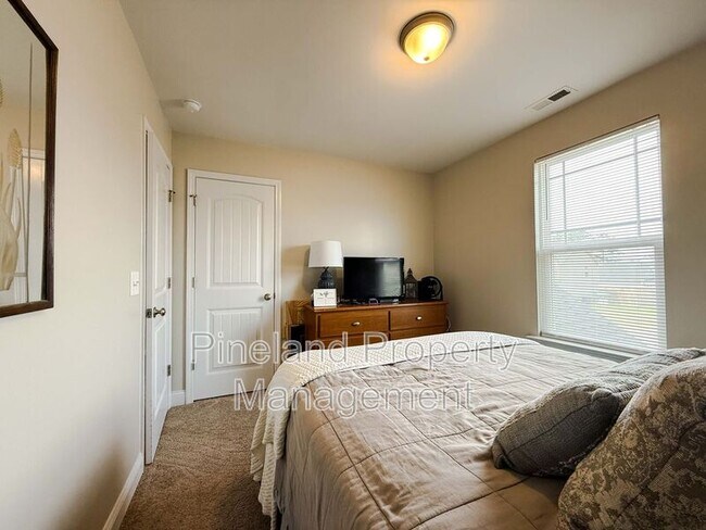 Building Photo - 3935 Standardbred Dr