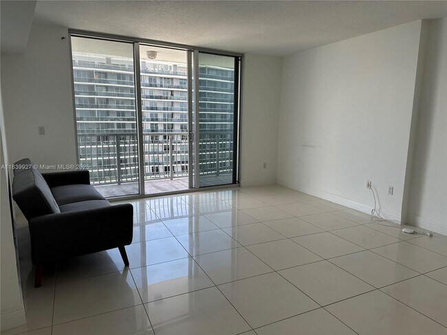 Building Photo - 1750 N Bayshore Dr