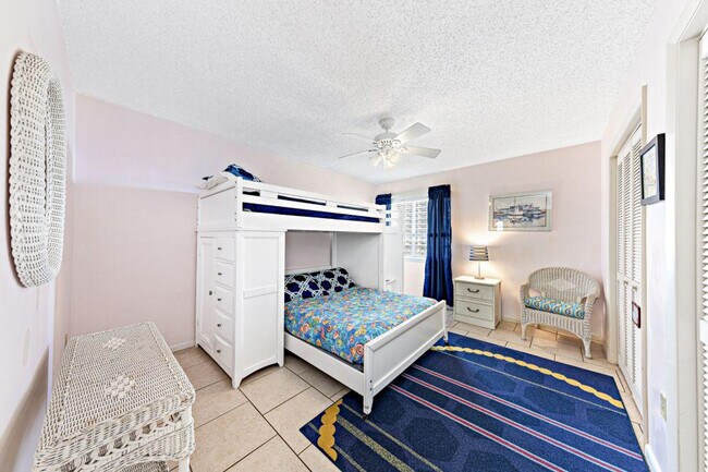 Building Photo - 1007 W Beach Blvd