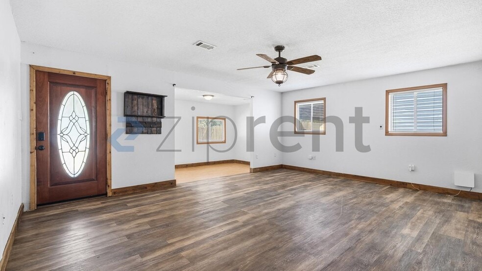 Building Photo - Unit