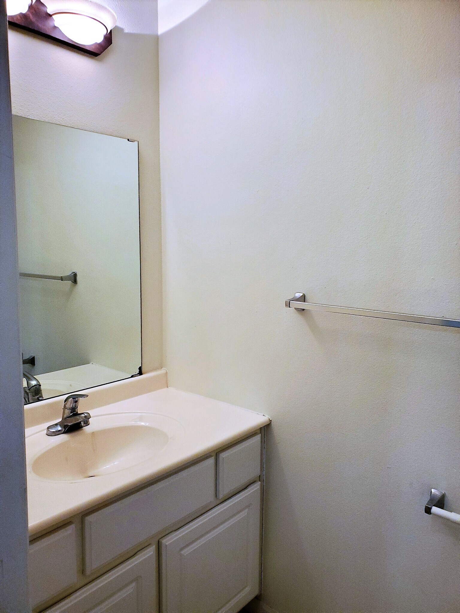 Building Photo - 10 Bridgewater Trl