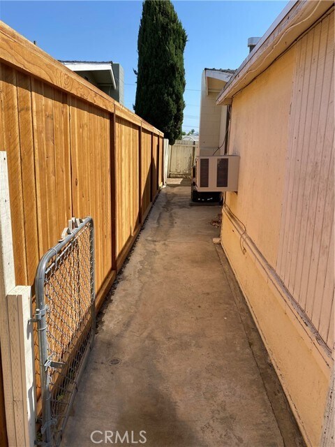 Building Photo - 209 E Wilson Ave