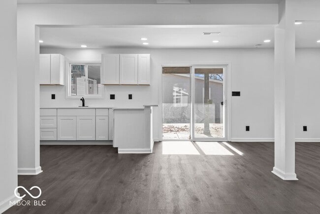 Building Photo - 804 S Albany St