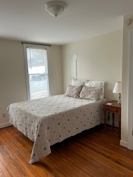Bedroom - 505 Hawke St