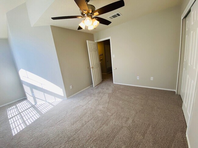 Building Photo - Great Home in Willow Run!