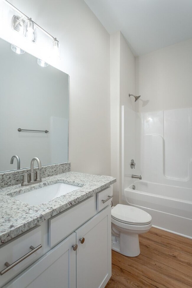 Building Photo - 2017 S Lyerly St