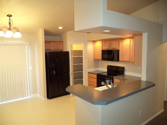 Building Photo - 684 E Full Moon St