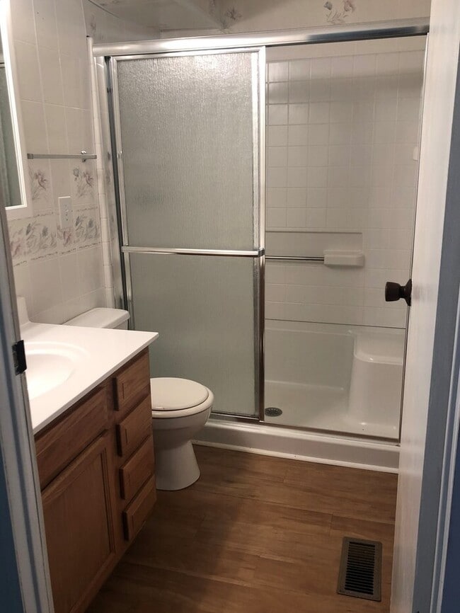 Building Photo - Charming 2 BR mobile home, minutes to Wrig...