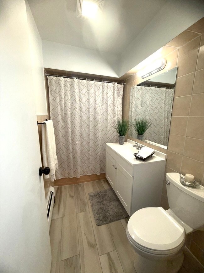 Building Photo - 2308 Oakton St