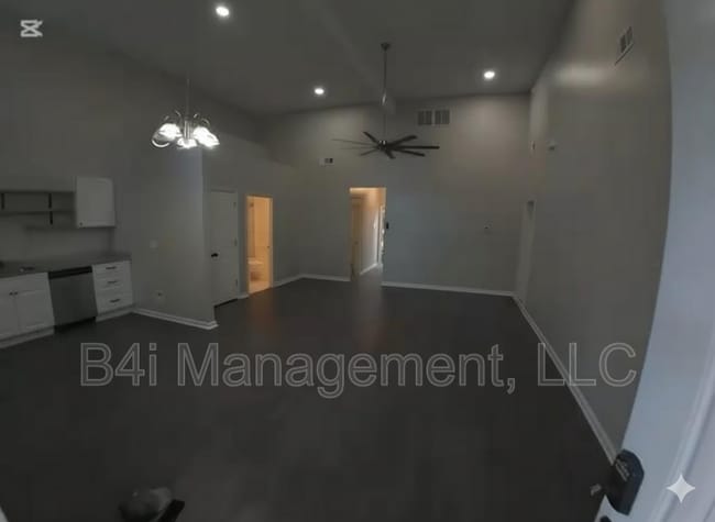 Building Photo - 226 Polar Rock Rd SW