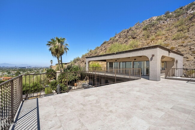 Building Photo - 6900 N Highlands Dr