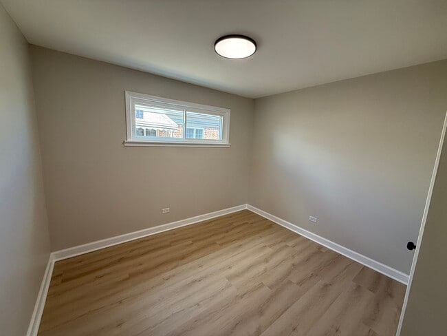 Building Photo - 5321 S Kostner Ave