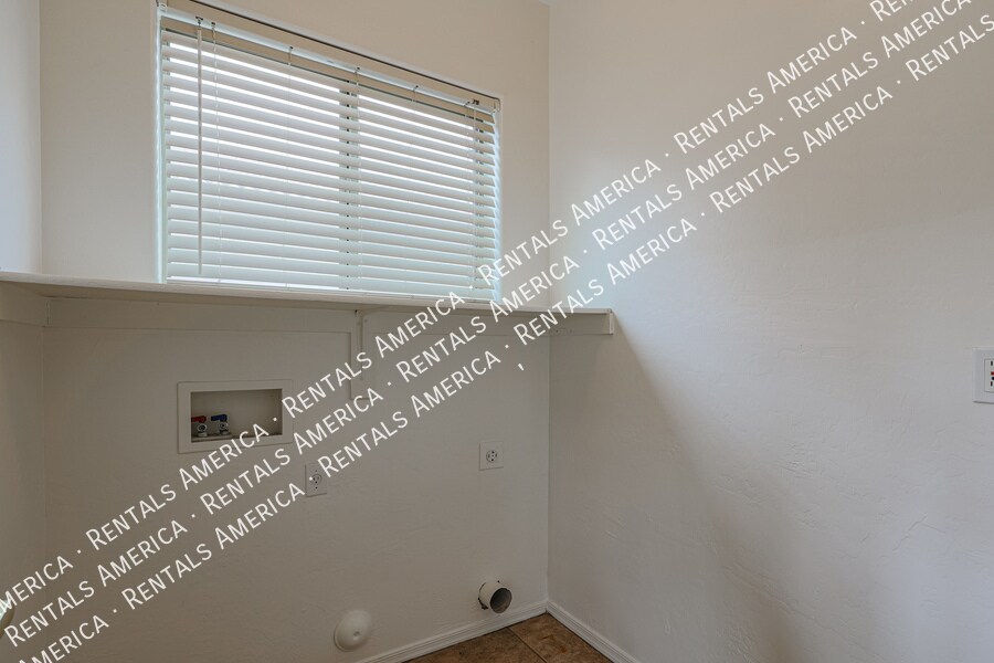 Building Photo - 7312 S 56th Ln