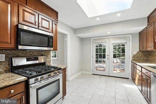 Building Photo - 9104 Hamilton Dr