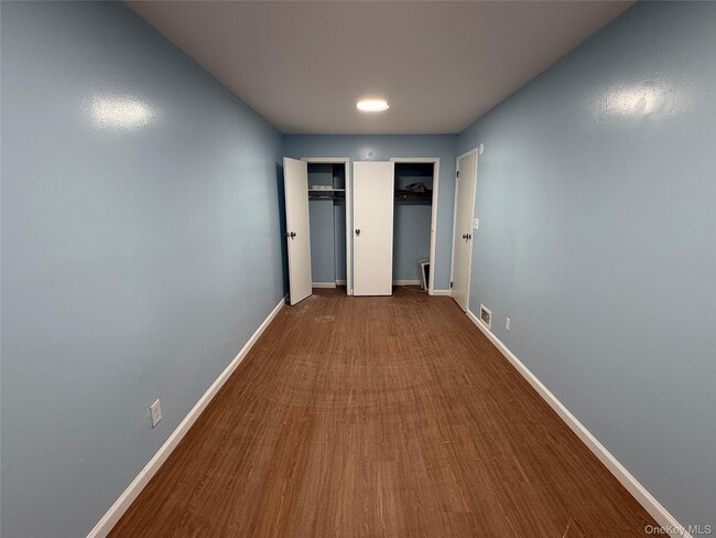 Building Photo - 733 Warwick St