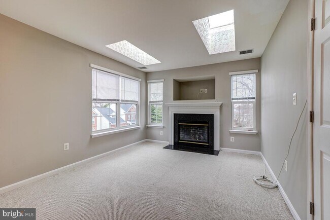 Building Photo - 6160 Cinnamon Ct