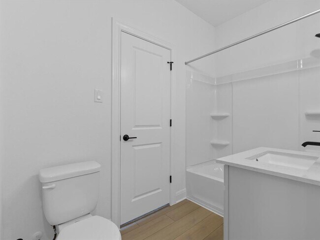 Building Photo - 633 Runnel Dr