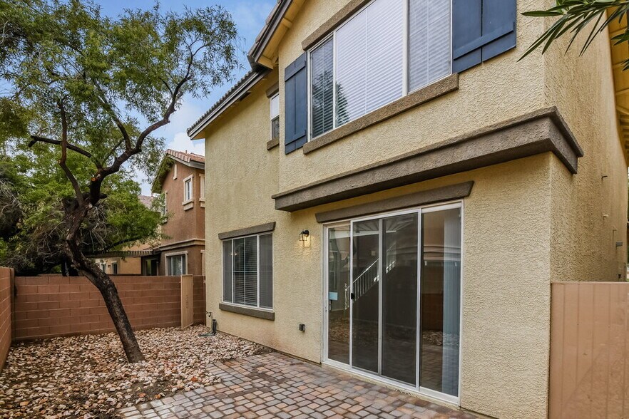 Building Photo - 5720 Athinas St