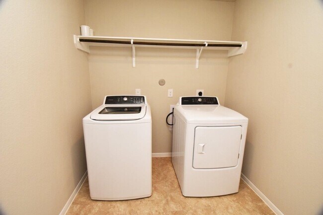 Building Photo - 3015 Dripping Springs Ct