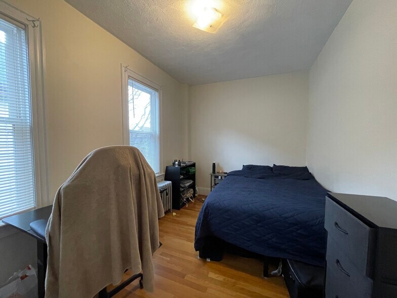 Building Photo - 67 Fairbanks St