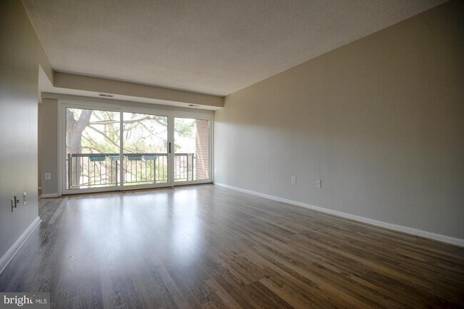 Building Photo - 9735 Kings Crown Ct