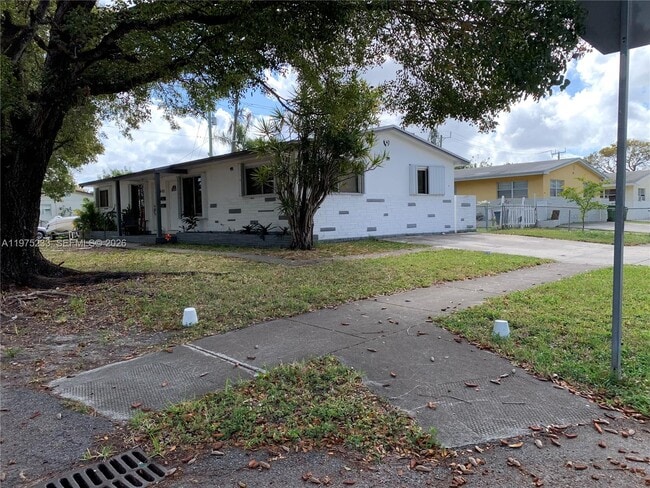 Building Photo - 401 SW 8th St