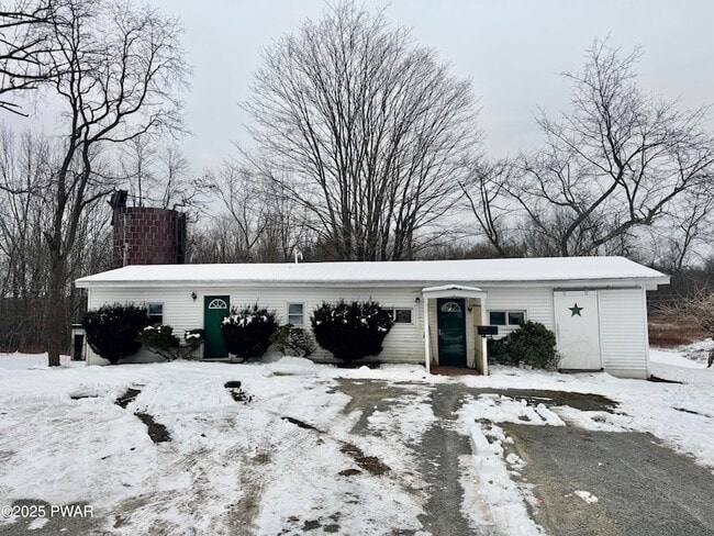 Building Photo - 2566 Easton Turnpike